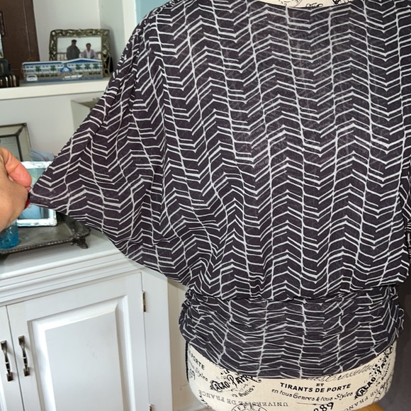 Saks Fifth Avenue Blake Collection Blue and White Patterned Blouse - Picture 6 of 11